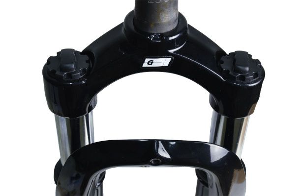 Вилка GRINZ ES 245-2 26"*1.1\8" ход 60мм, пружина, предварительное сжатие, стальная, черно\белая, 2,55кг